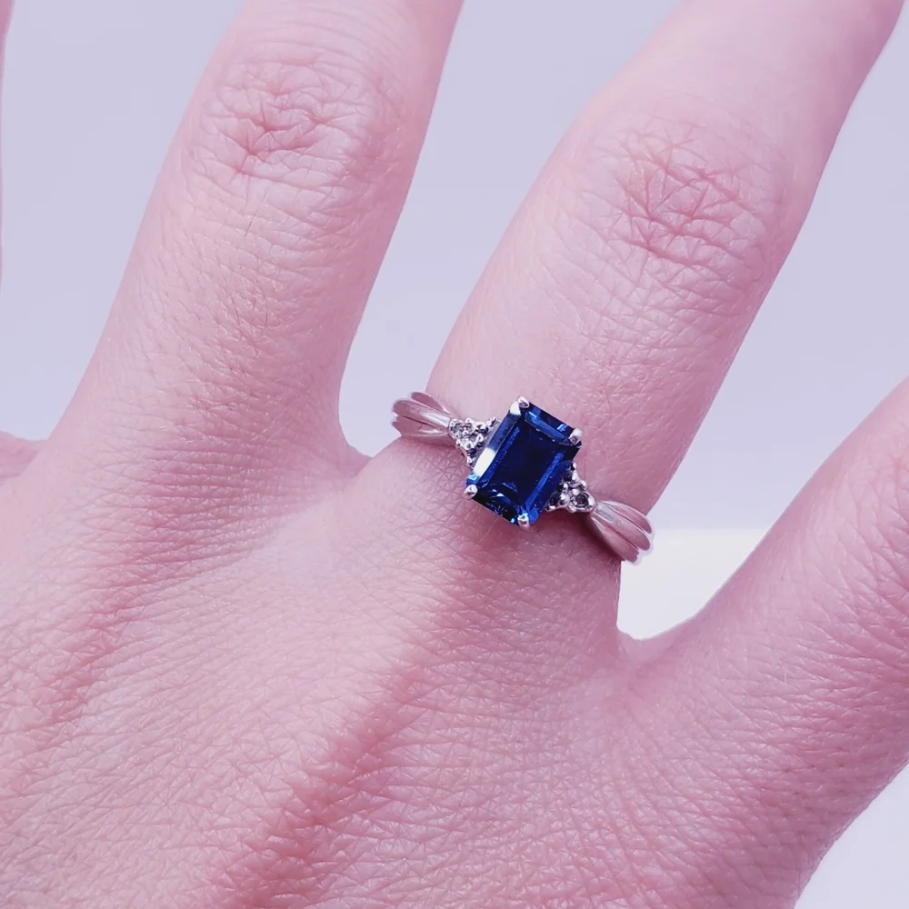 10k White Gold Blue Sapphire Ring